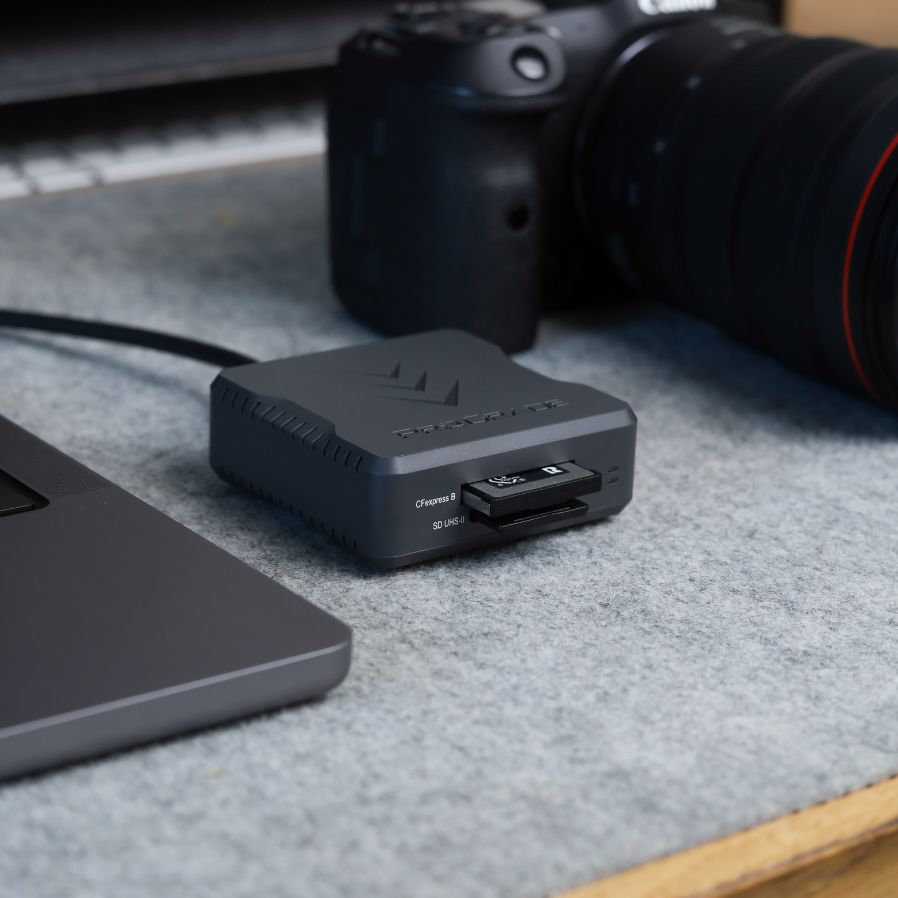 CFexpress Type B and SDXC UHS-II Dual-Slot Card Reader | USB 4.0 (PG05.7)