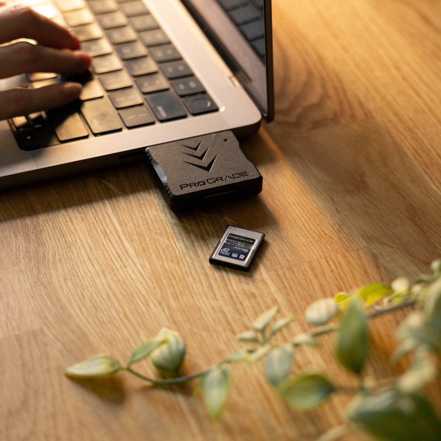 CFexpress A Single-Slot Mobile Card Reader USB-C 3.2 Gen 2 (PGM12)