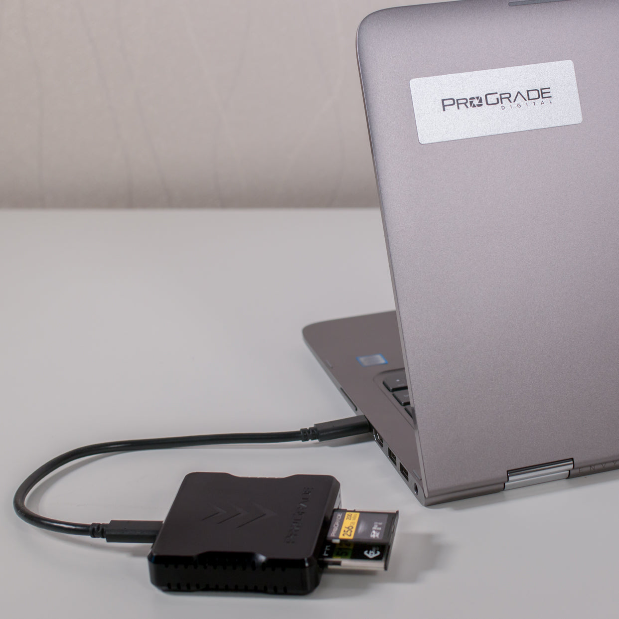 ProGrade Digital présente un double lecteur externe de cartes SD